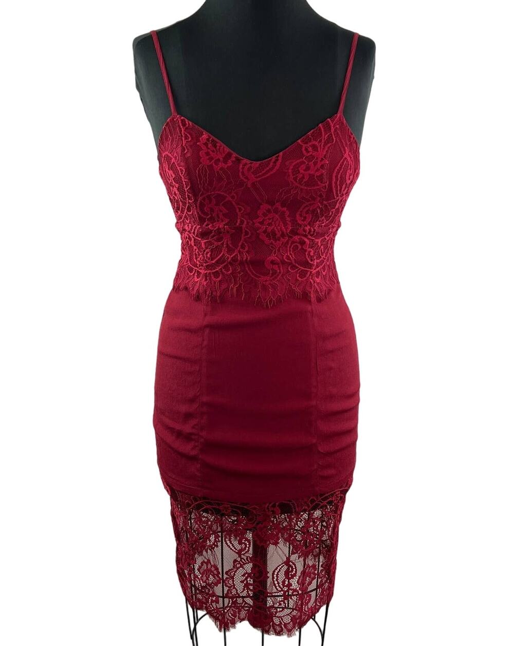 Lovers + Friends Red Sleeveless V-Neck Lace Overlay Devoted Dress Size XS